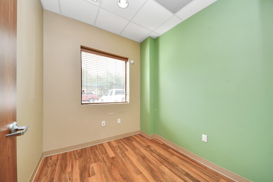 More Photos Of 3521 Town Center Blvd, Sugar Land Medical For Lease