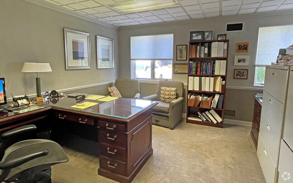 More Photos Of 24053 Jefferson Ave, Saint Clair Shores Office For Sale