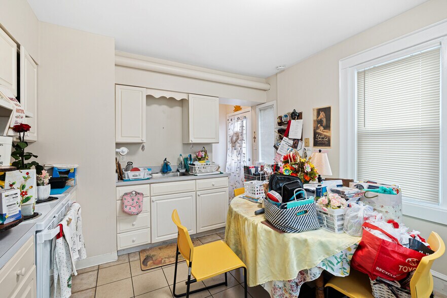 More Photos Of 2501 W Chester Pike, Broomall Storefront Retail Residential For Sale