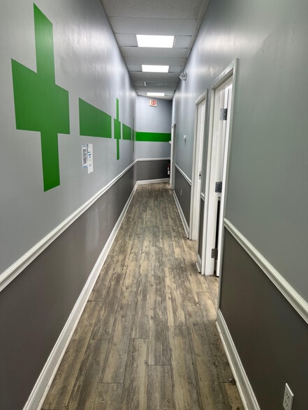 More Photos Of 4410 W Hillsborough Ave, Tampa Storefront Retail Office For Lease