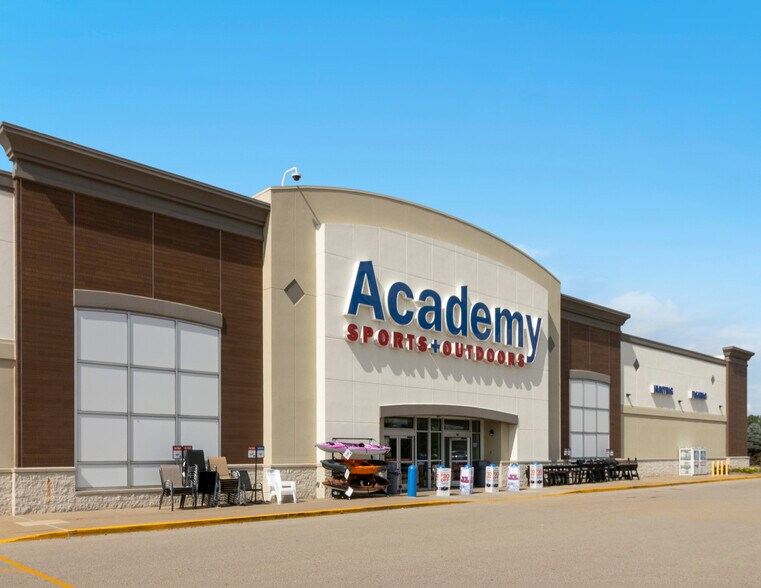 More Photos Of 7611 N Grand Prairie Dr, Peoria Department Store For Sale