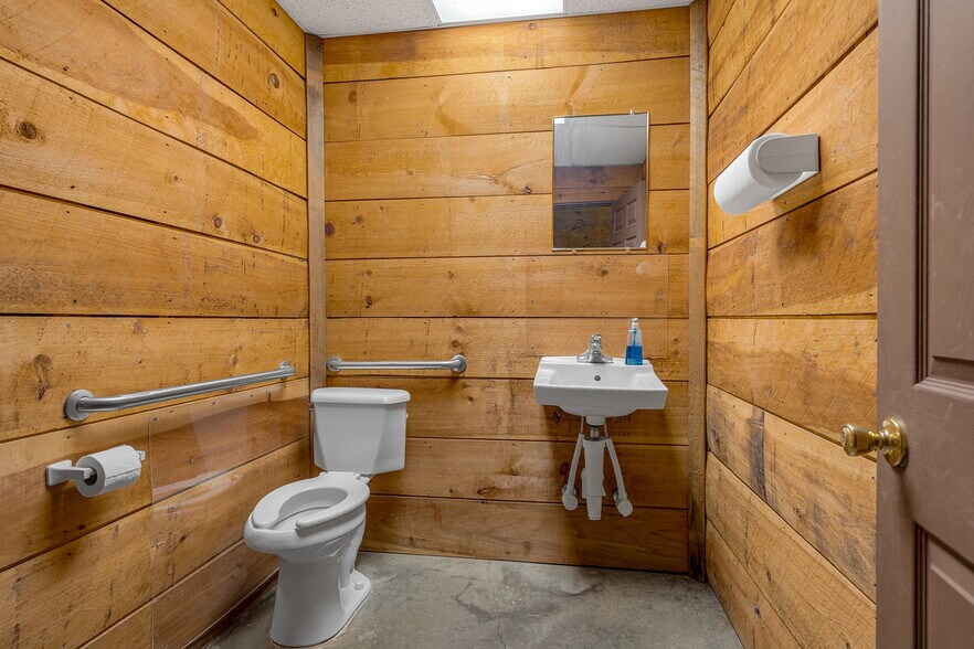 More Photos Of 405 Pearman Dairy Rd, Anderson Freestanding For Sale