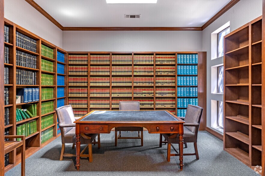 More Photos Of 440 N Center St, Arlington Office For Sale