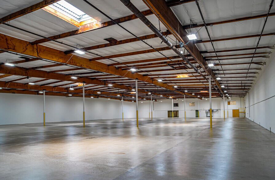 More Photos Of 15148 Bledsoe St, Sylmar Unknown For Lease