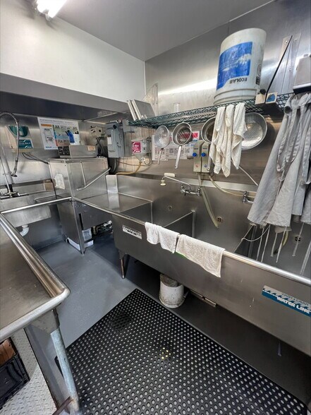 More Photos Of 26 State Route 36 E, Middletown Restaurant For Lease