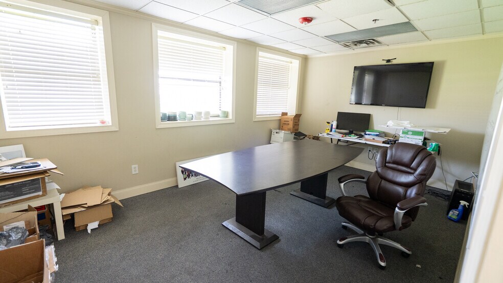 More Photos Of 70 Industrial Dr, Cartersville Warehouse For Sale