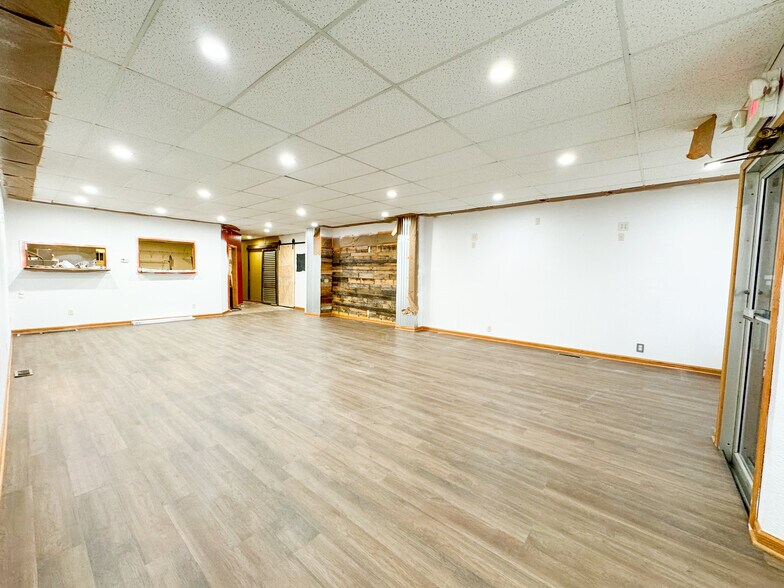 More Photos Of 101 W Main St, Syracuse Storefront Retail Residential For Lease