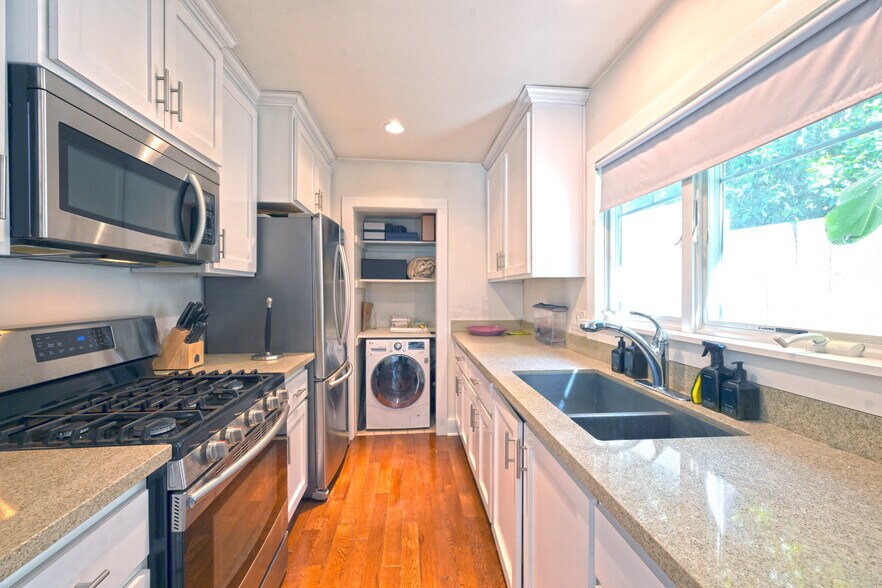 More Photos Of 2592 N Beachwood Dr, Los Angeles Multifamily For Sale