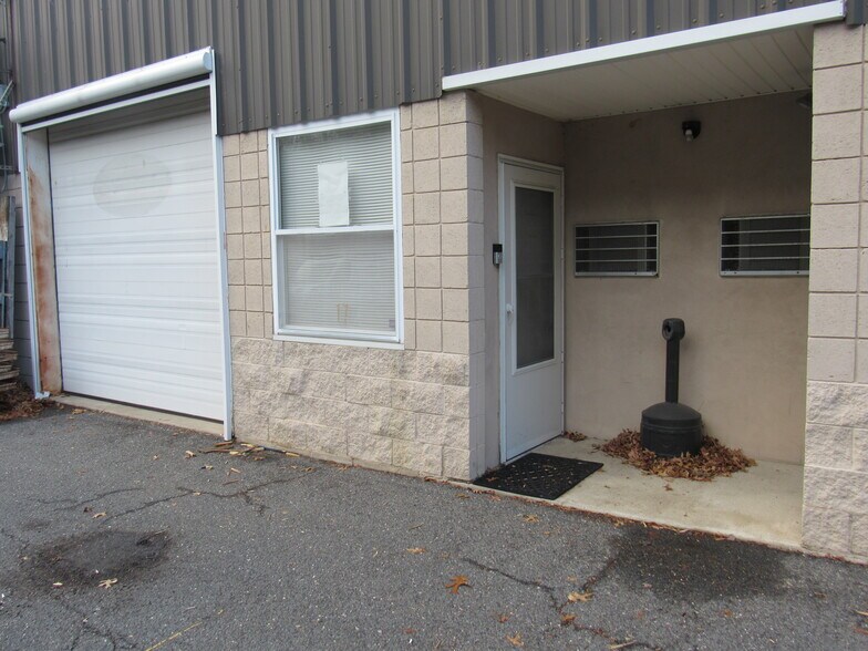More Photos Of 77 Pension Rd, Manalapan Township Warehouse For Lease