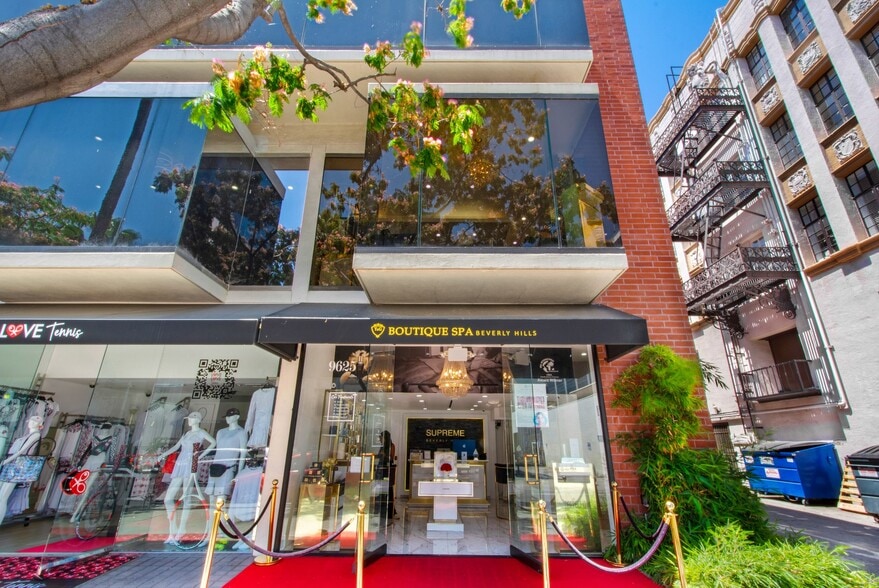 More Photos Of 9625-9647 Brighton Way, Beverly Hills Storefront Retail Office For Lease