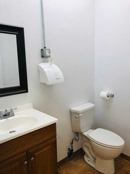 More Photos Of 36161 W Highway 51, Mannford Service For Sale