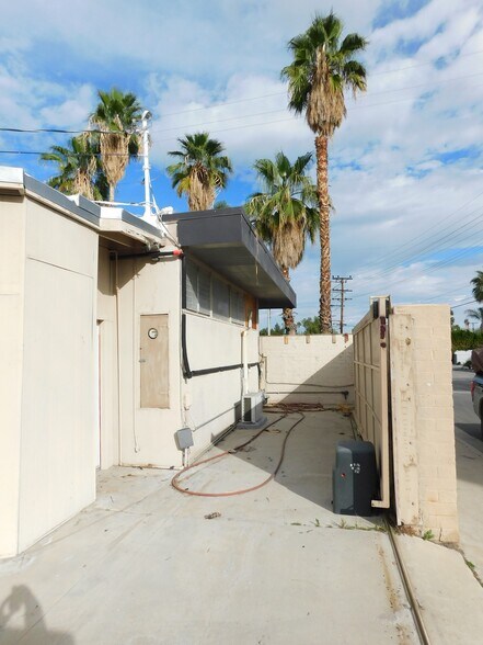 More Photos Of 693 E Sunny Dunes Rd, Palm Springs Freestanding For Sale