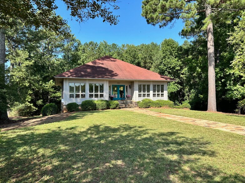 More Photos Of 1251 Club Dr, Bishop Office For Lease