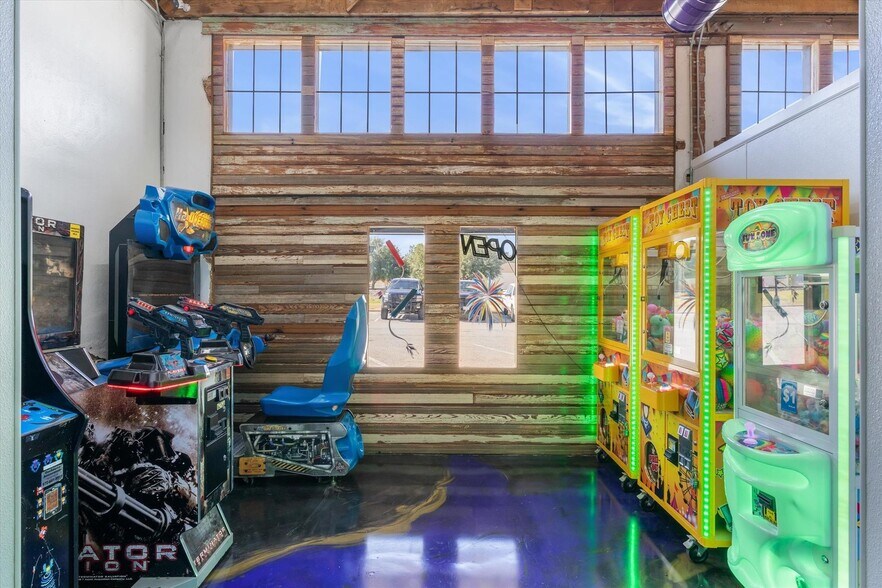 More Photos Of 111 NE Front St, Edgewood Storefront For Sale