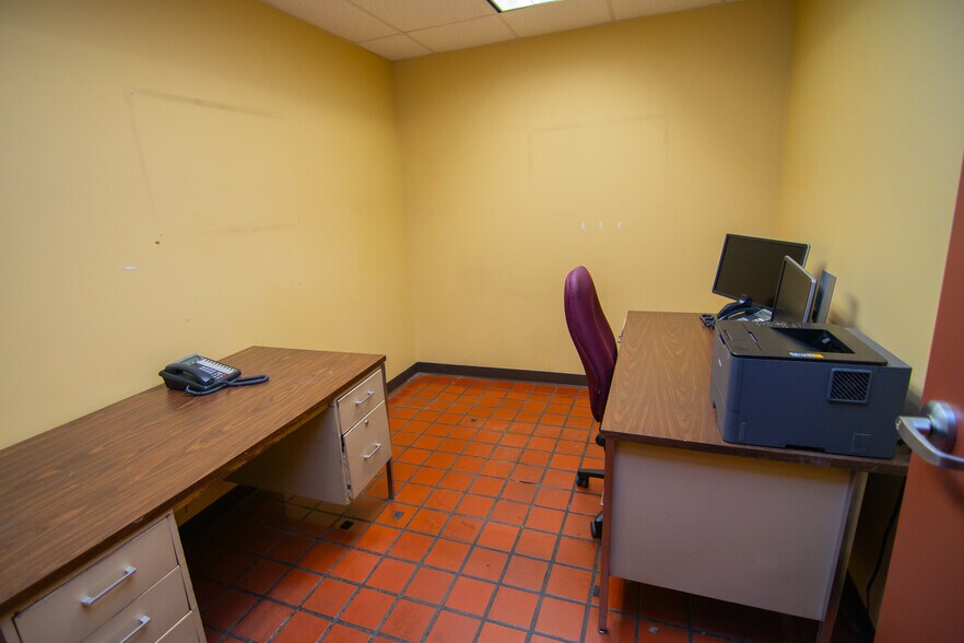 More Photos Of 1439 Sunset Blvd, Steubenville Flex For Sale