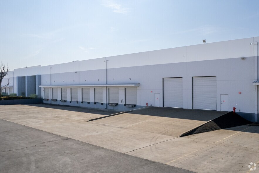 More Photos Of 13850 Central Ave, Chino Warehouse For Lease