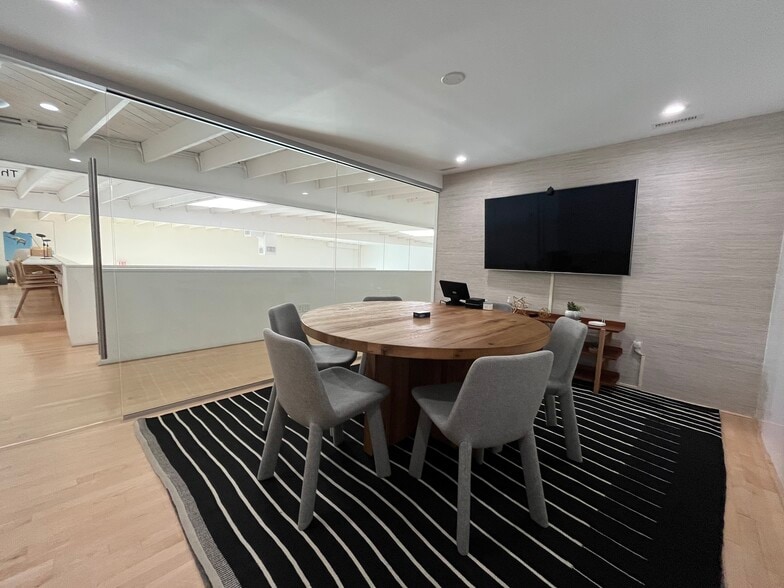 More Photos Of 553-555 Rose Ave, Venice Office For Lease