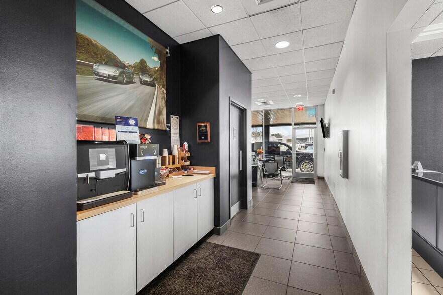 More Photos Of 5385 N I 55 St, Jackson Auto Dealership For Sale