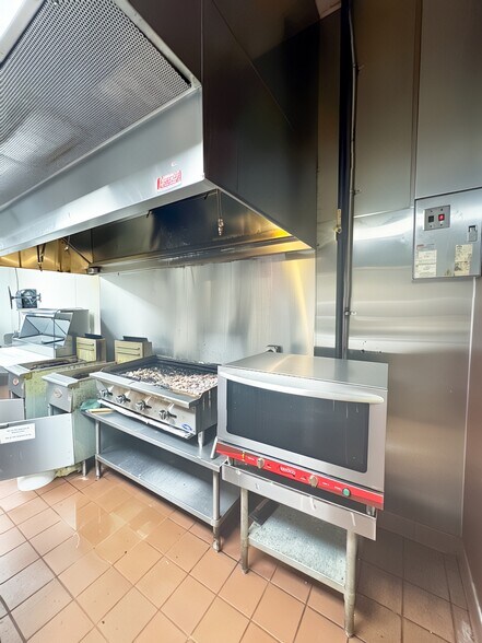 More Photos Of 19266 Coastal Hwy, Rehoboth Beach Storefront For Sale