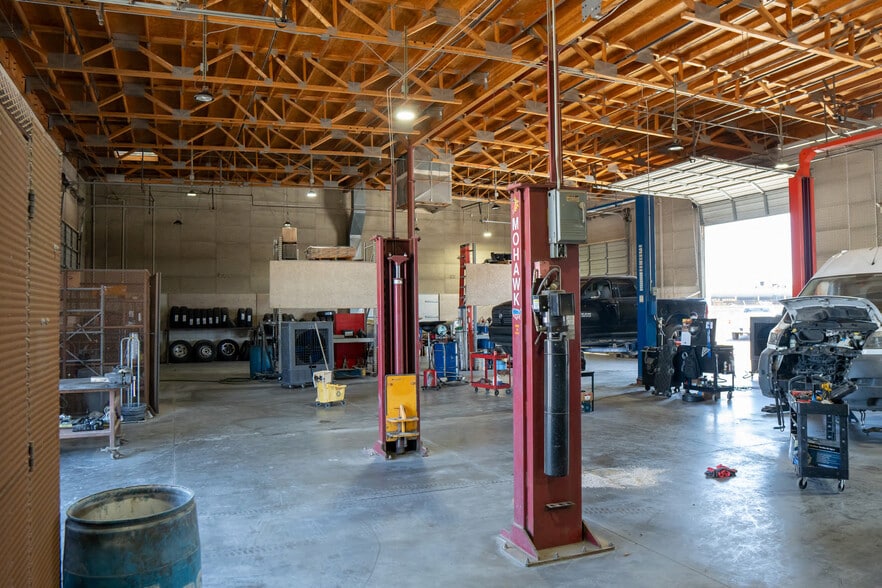 More Photos Of 3750 W Indian School Rd, Phoenix Warehouse For Lease