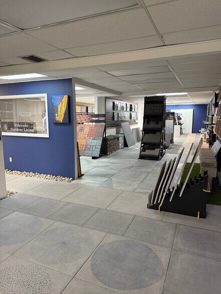 More Photos Of 2862-2898 NW 79th Ave, Miami Showroom For Lease