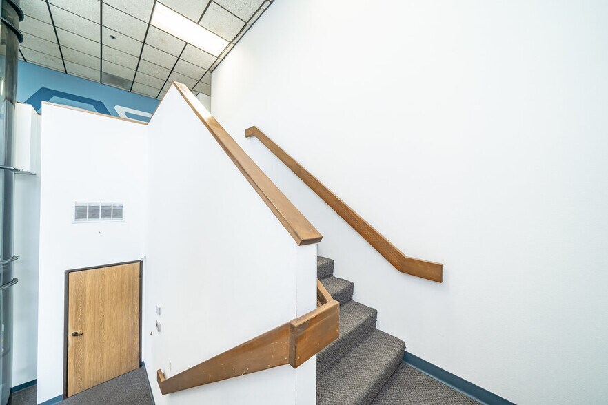 More Photos Of 231 W Blueridge Ave, Orange Manufacturing For Sale