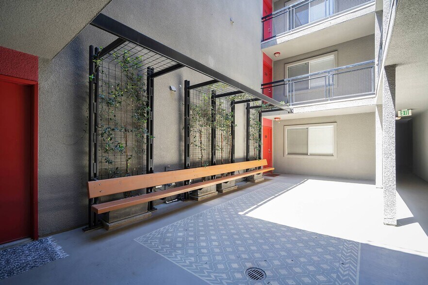 More Photos Of 1320 N Sycamore Ave, Los Angeles Apartments For Sale