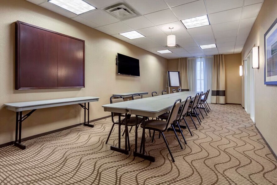 More Photos Of 825 Hoffie Dr, Sidney Hotel For Sale