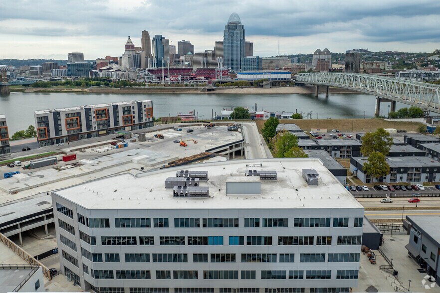 More Photos Of 200 W 3rd St, Newport Unknown For Lease