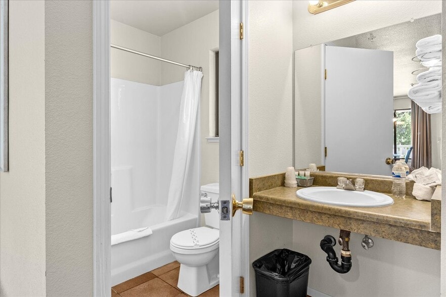 More Photos Of 1013 Front St, Soledad Hotel For Sale