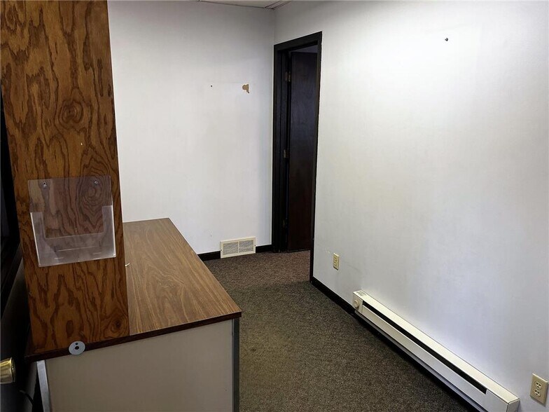 More Photos Of 1022 NW 4th St, Grand Rapids General Retail For Sale