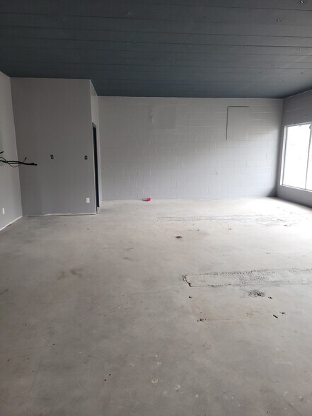 More Photos Of 401 James Ave. Ave, Baytown Storefront For Sale