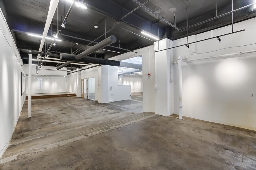 More Photos Of 20 E Central Pky, Cincinnati Office Residential For Lease