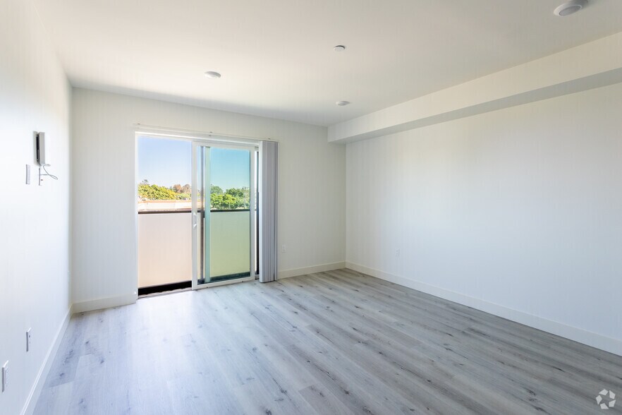 More Photos Of 11701 W Gateway Blvd, Los Angeles Apartments For Lease