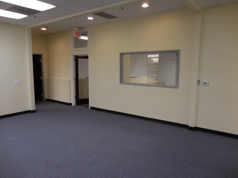 More Photos Of 19801 Hamilton Ave, Torrance Warehouse For Lease