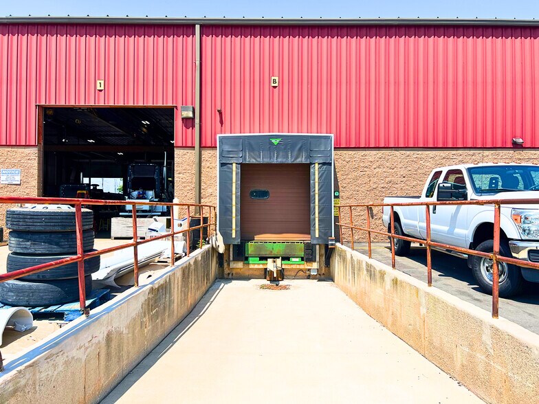 More Photos Of 4325 S Washburn St, Oshkosh Manufacturing For Lease