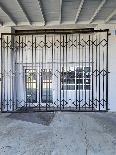 More Photos Of 6829 Crenshaw Blvd, Los Angeles Industrial For Sale