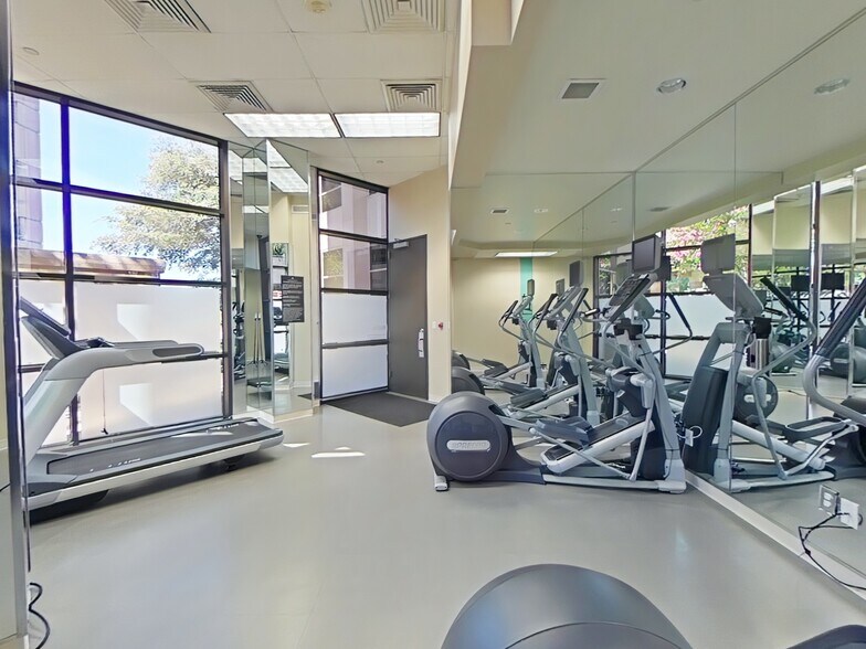 More Photos Of 70 NE Loop 410, San Antonio Office For Lease