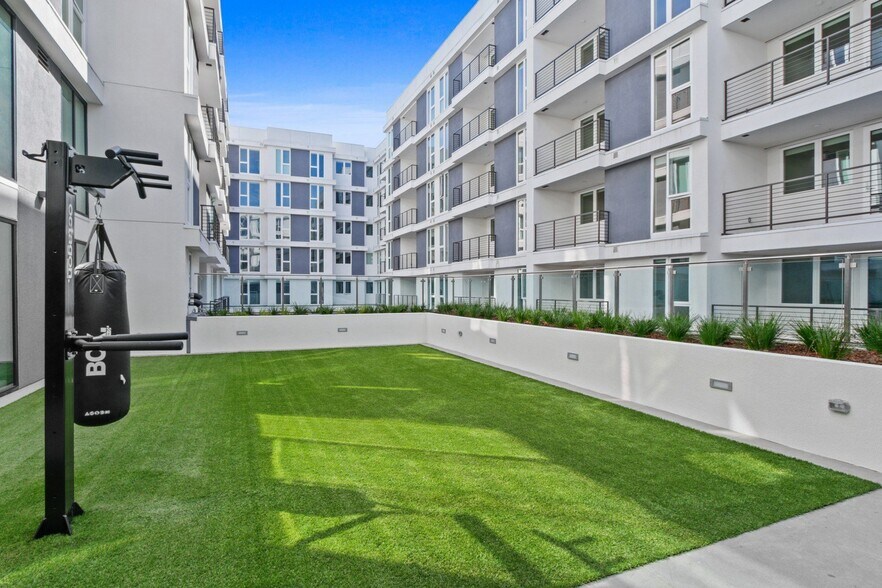 More Photos Of 200 N Vermont Ave, Los Angeles Apartments For Lease
