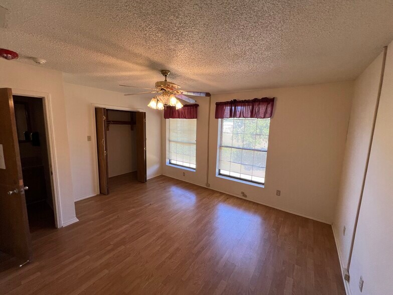 More Photos Of 3770 Private Road 3439, Longview Flex For Sale