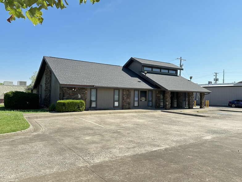 Primary Photo Of 1006 NW 11th St, Bentonville Office For Sale