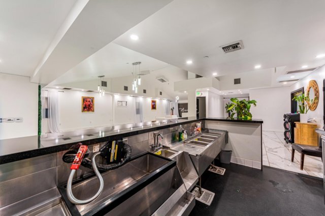 More Photos Of 4225 Crenshaw Blvd, Los Angeles Bar For Lease