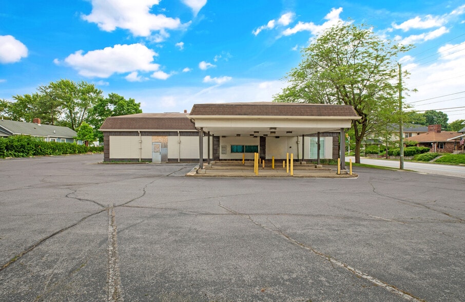 More Photos Of 2359 S Shelby St, Indianapolis Bank For Sale