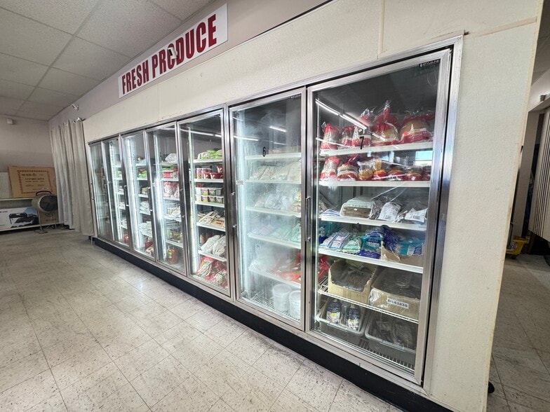 More Photos Of 1101 N McCord Rd, Toledo Storefront For Lease