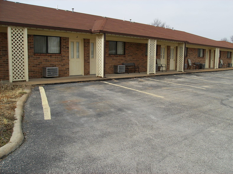 Primary Photo Of 700 W Canville St, Erie Hotel For Sale