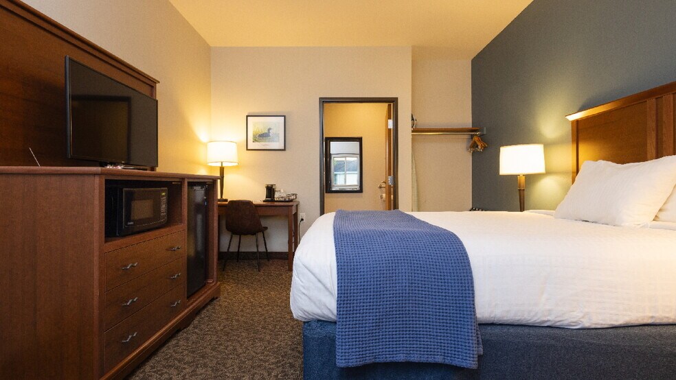 More Photos Of 102 Glenhaven Dr, Battle Lake Hospitality For Sale