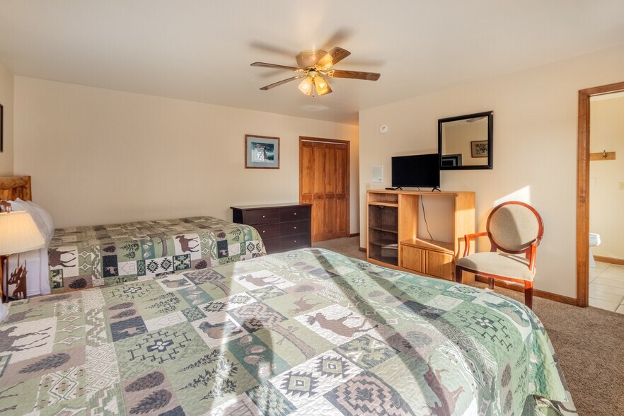 More Photos Of 416 Grand Ave, Grand Lake Hotel For Sale