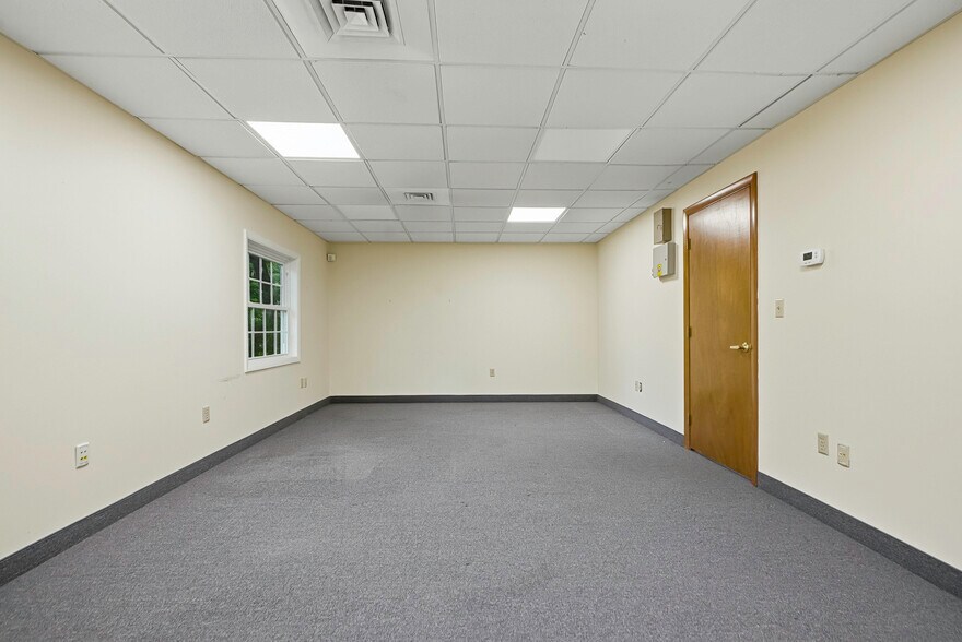 More Photos Of 37 Pierce St, Northborough Office For Sale