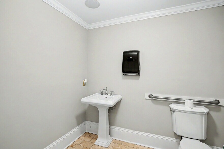 More Photos Of 195 N Jeff Davis Dr, Fayetteville Office Residential For Sale