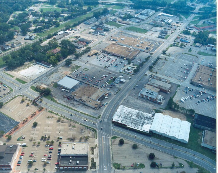 More Photos Of 123-173 Leontyne Price Blvd, Laurel Supermarket For Lease